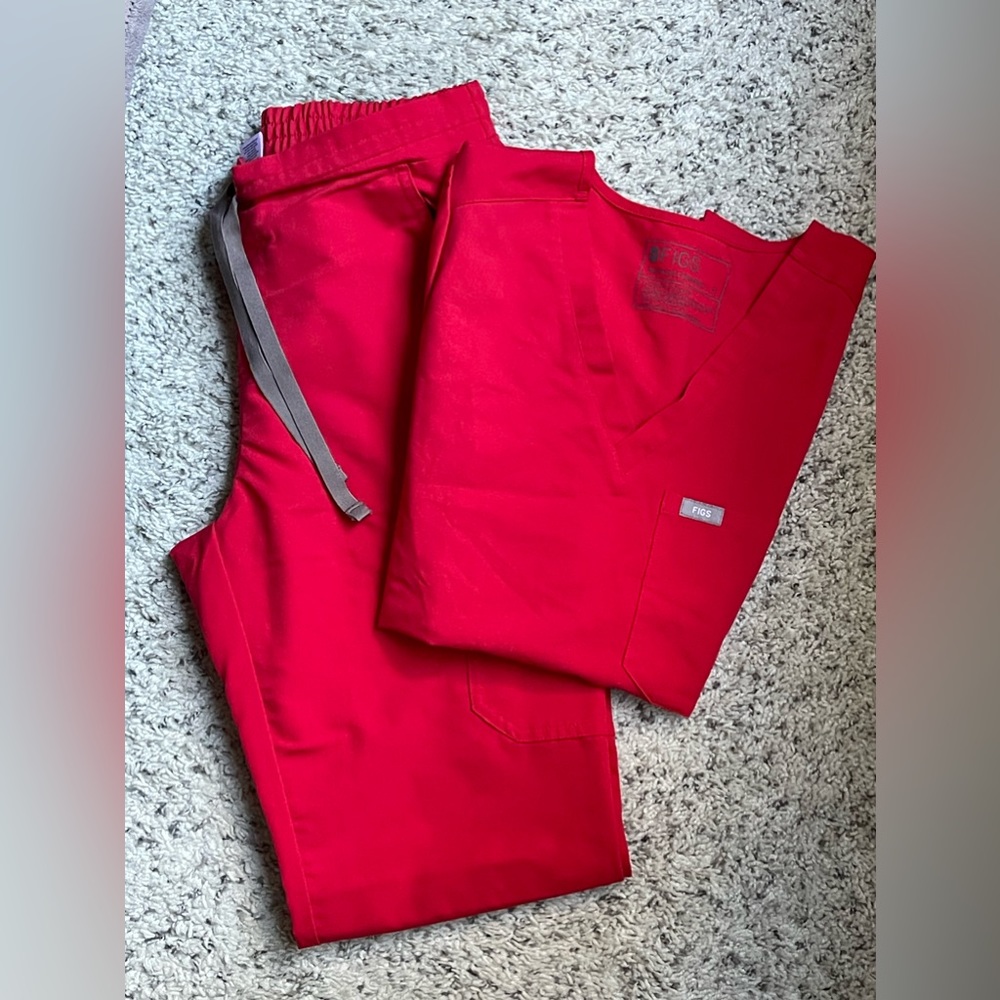 FIGS POP RED SCRUB SET — Women